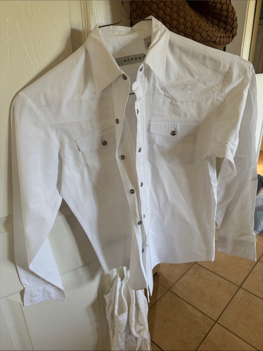 Roper white  long sleeve women’s small snap shirt